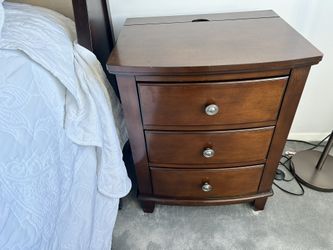 Night Table w/electrical Outlets Inside Top