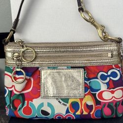 EUC Coach Poppy Large Wristlet