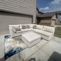 Beautiful  modular sectional that be rearranged in maybe ways