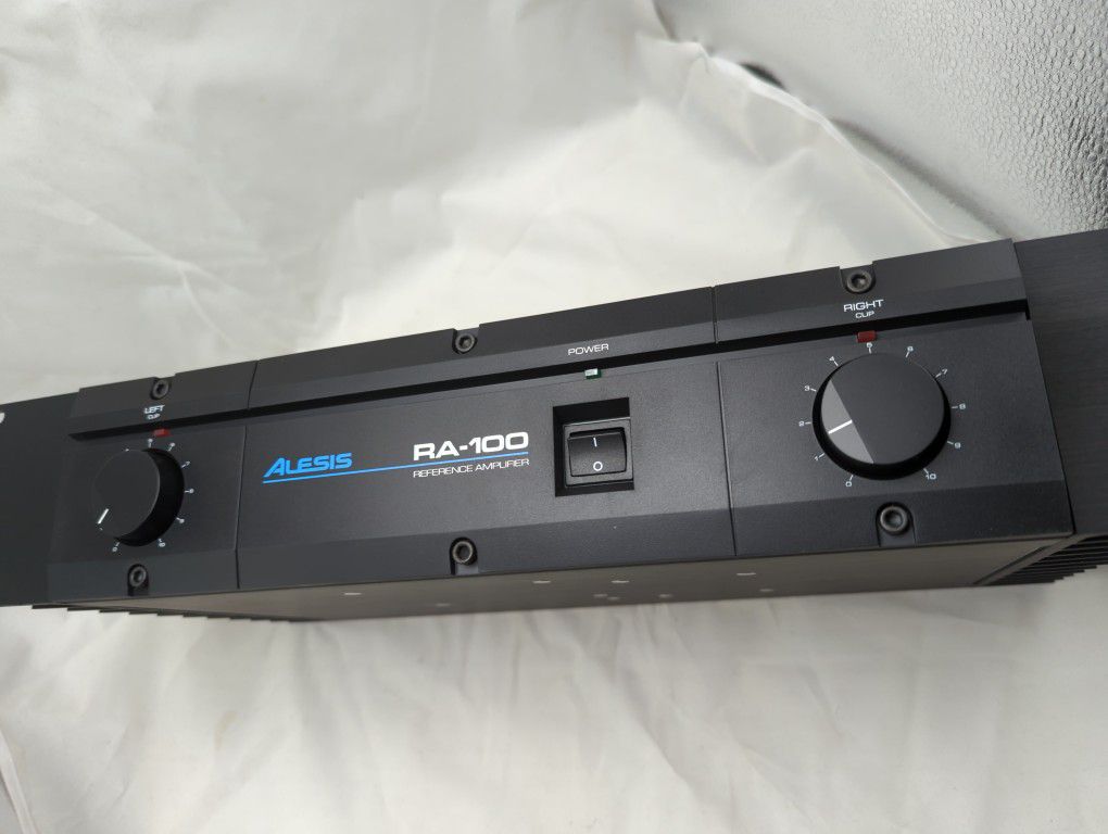 Alesis RA 100 Reference Amplifier 