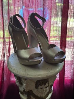 Gold Block Heel Pumps / Size 8.5