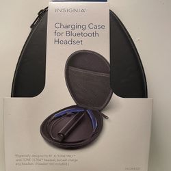 Insignia charging case for LG Bluetooth headsets with charging bar/cable (Almost Brand New)