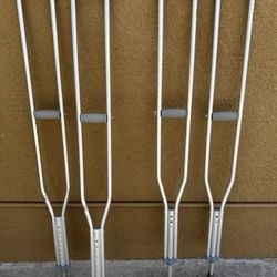 Crutches / Muletas