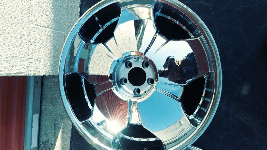 22s Chrome Rims, BRAND NEW