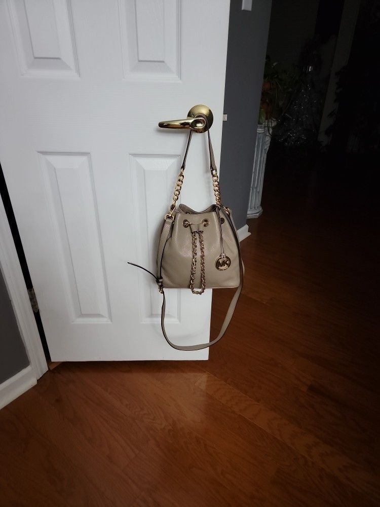 Authentic Michael Kors Small Cross Body Bucket with Matching Wallet