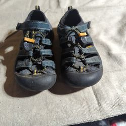 Size 11 Kids Keen Hiking Shoes