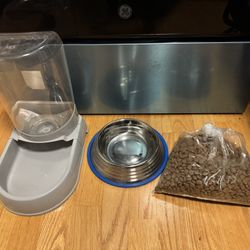 New dog bed, size 25x25, dog food, bowl and water bottle, all for $20!