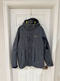 Men’s size medium Columbia Omni heat three and one interchange heavy ski/snowboard jacket like new condition in Weston
