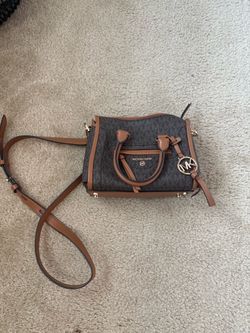 Michael kors small cross body