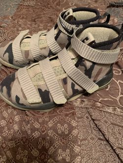 Nike lebron boy shoe size 2y