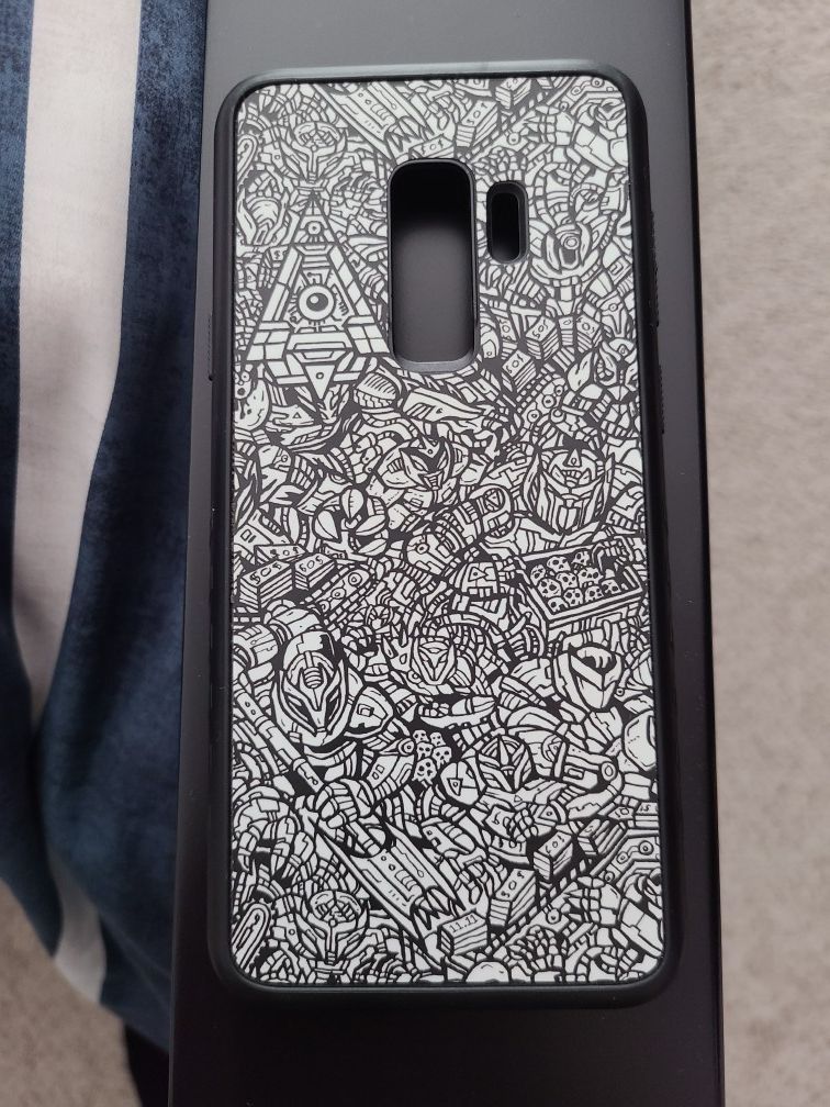 Samsung S9 Plus - dbrand case with limited edition Robot skin