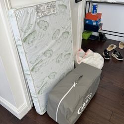Pack N Play, With Mattress 