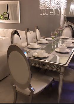 Mirror Dinning table set like new with 6 chairs