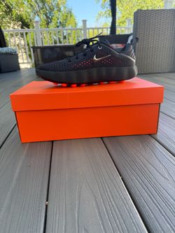 Nike Mind 002 Black/Chrome-Hyper Crimson Size 11.5