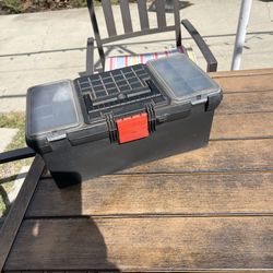 Toolbox 🧰 with Allen wrenches