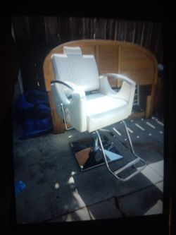 barber/ salon chair $100
