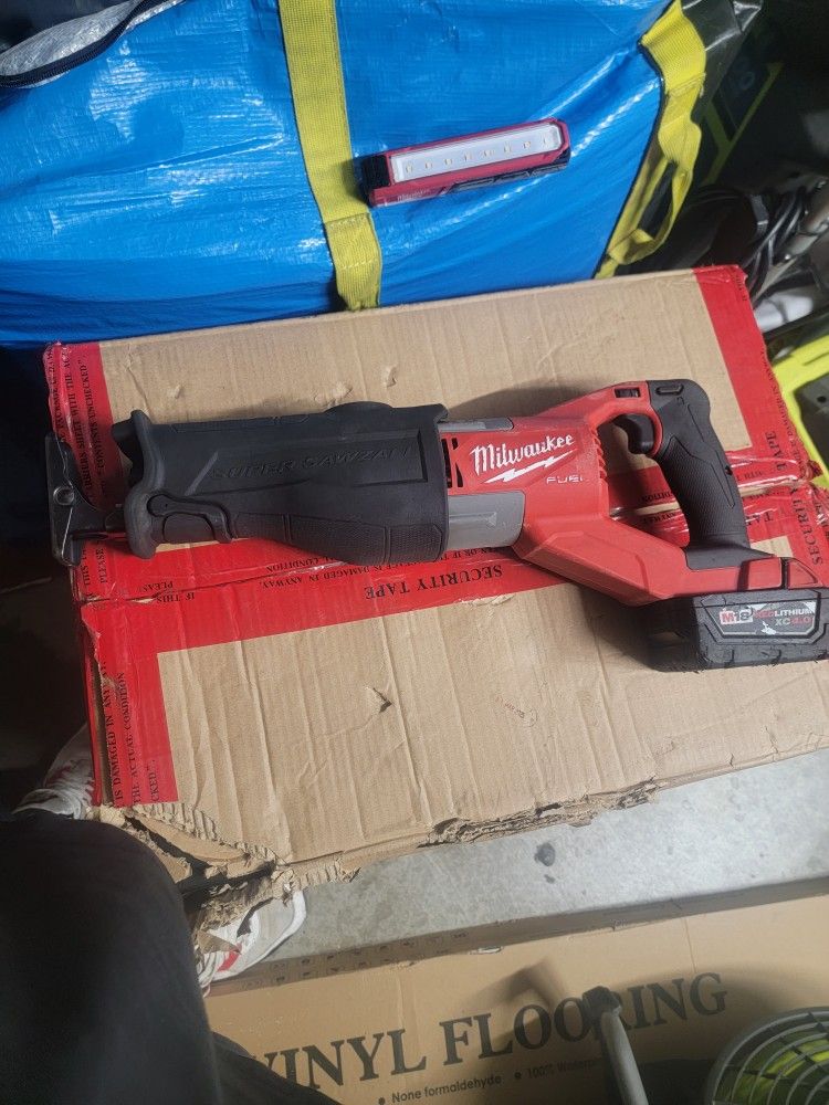 Super Sawzall Milwaukee Fuel  W Vattery 