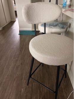 2 barstools