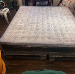 Brand New King Size super pillowtop mattress and box Spring free delivery The delivery
