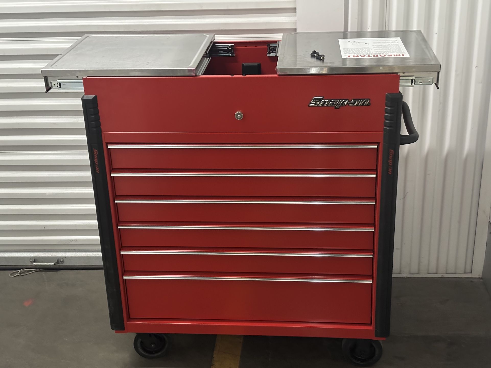 Snap-on Tools 40" Sliding Lid Eight-Drawer Stainless Lid Shop Cart (Red)