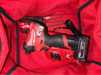 M12 Milwaukee drill with bag & accessories