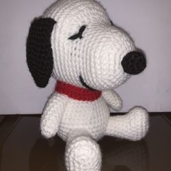Crochet Sitting Snoopy 