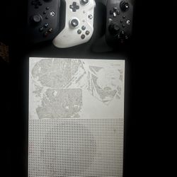 Xbox One S (Won’t Power On) + 3 Controllers – Parts/Repair 