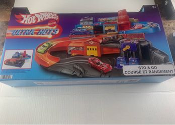 Hot Wheels Ultra Hots Sto & Go Trackset ~ Brand New in Box