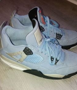 Air Jordan 4 Retro "University Blue"