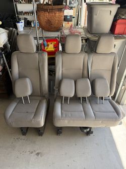 2016 Nissan NV Passenger headrests