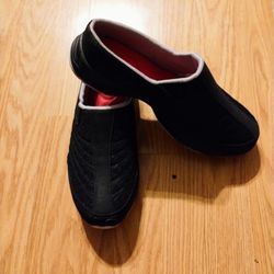 Black Memory Foam Slipon Teenie Shoes..Size 9 Women's .like New!