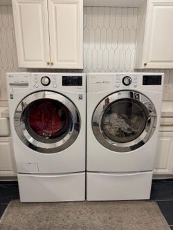 LG Washer and dryer (gas) $600 Set