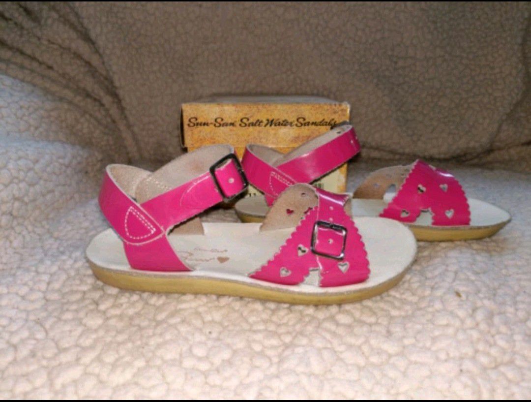 Dark Pink 11T Saltwater Hoy Girl's Leather Sandals