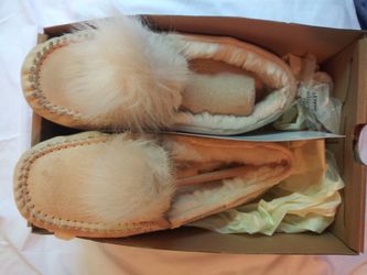 UGG cream shoes size 7 brand new