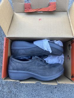 Women’s Work Shoes 