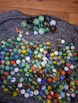 VINTAGE MARBLES COLLECTION JUMBOS-SHOOTERS-PEEWEE'S - Over 300 MARBLES