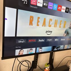 TV 40" Hisense with Dolby Atmos audio system