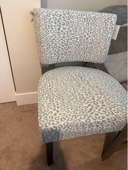 FREE ACCENT CHAIR