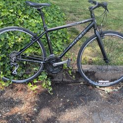 Trek 7.1 FX Medium Size 17.5 Inch Hybrid Bicycle 