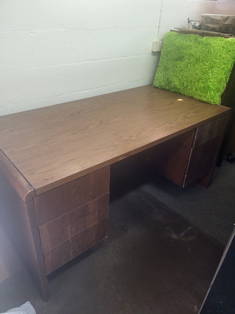 Large Dark Oak Desk