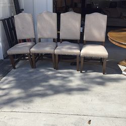 Jerome’s furniture , round wood dinning table, 4 chairs ,