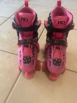 Girls skate. Size 3,4,5,6.  Adjustable