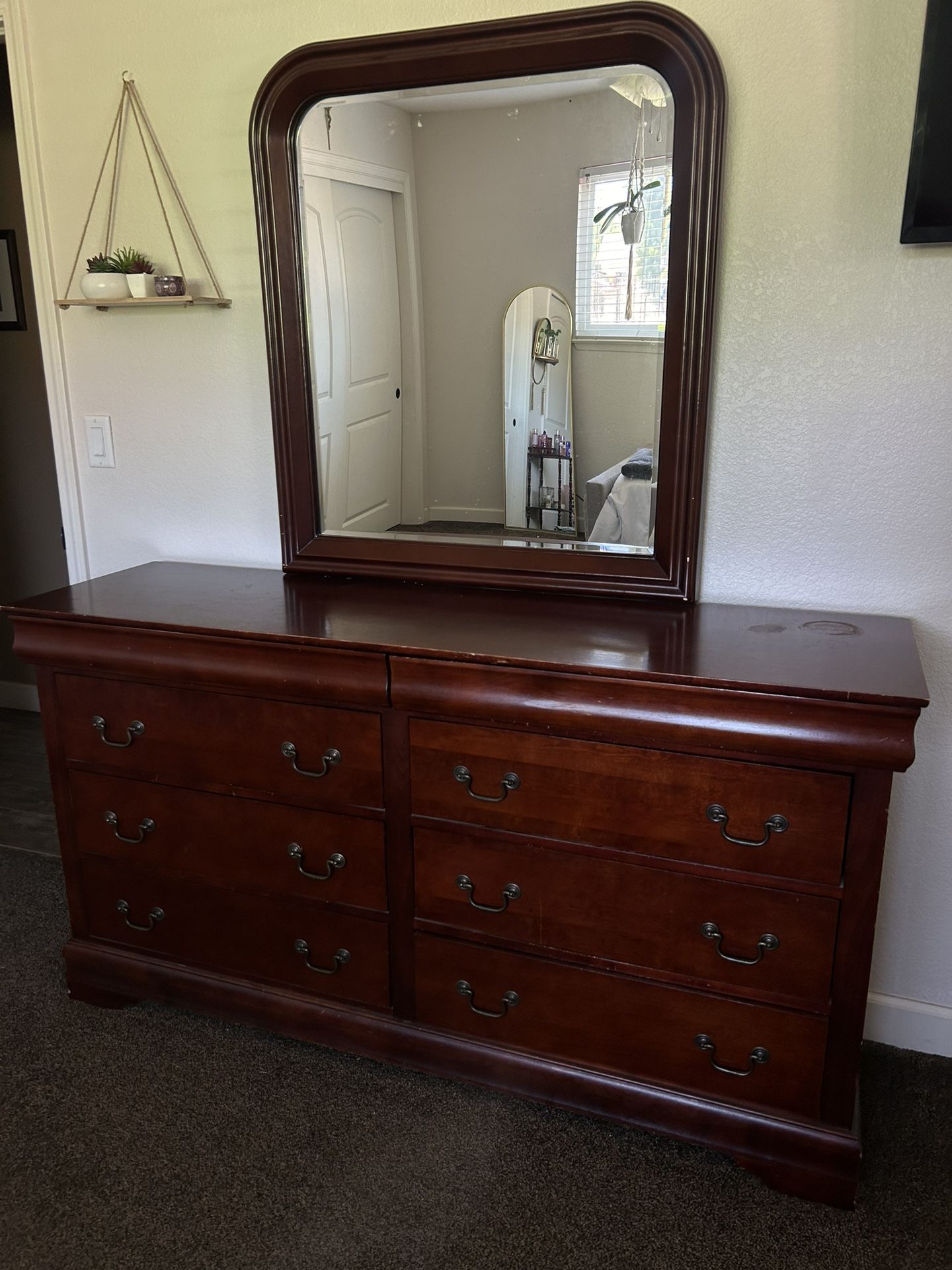 Dresser With Mirror
