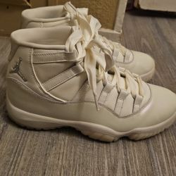 Jordan 11  Pearl
