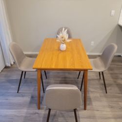 Brown Solid Wood Table and Fabric Chairs_Like New