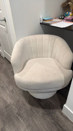 Cream Boucle Swivel Accent Chair