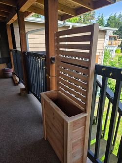 Planter Box With Privacy Screen
