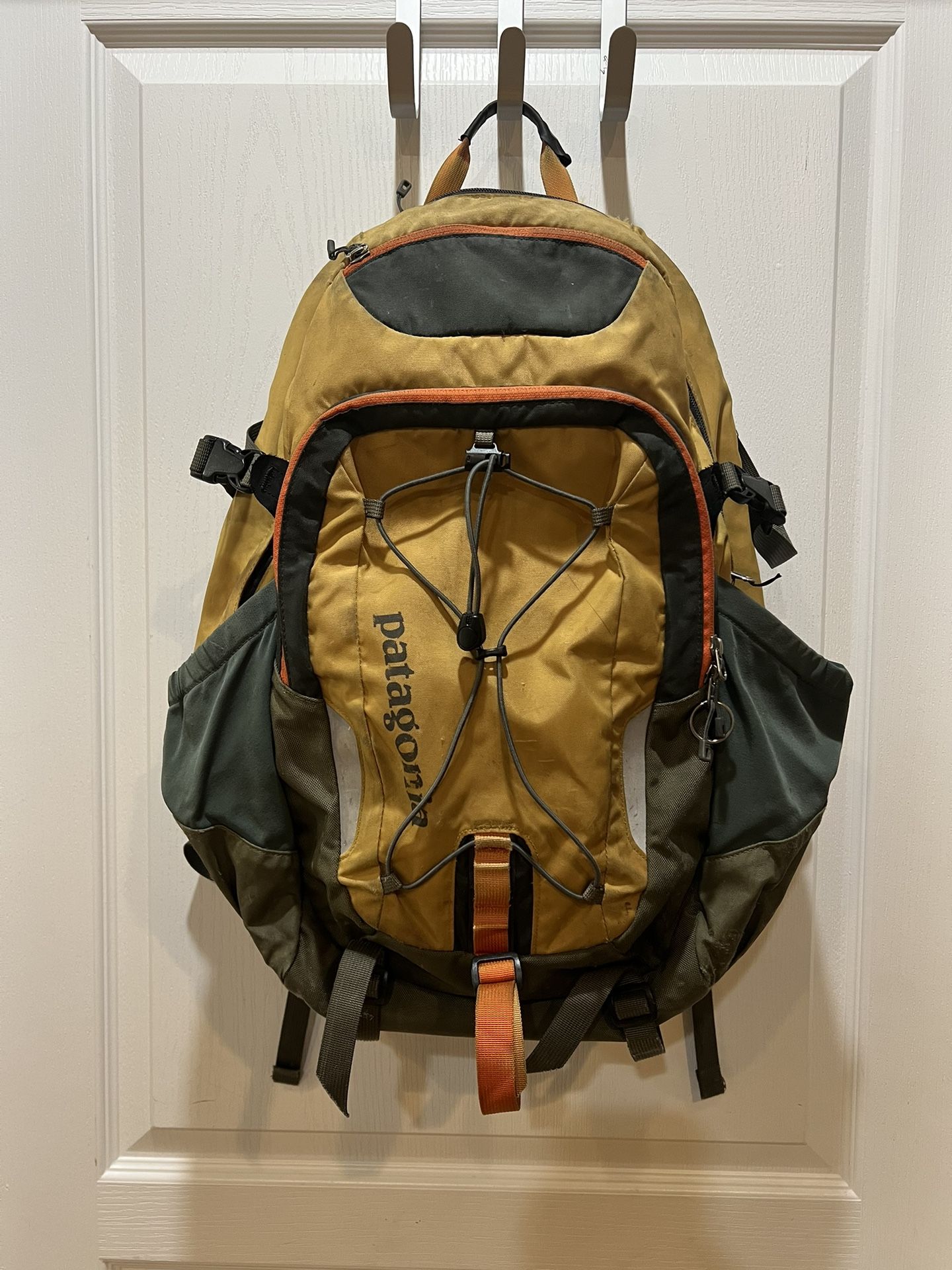 PATAGONIA Chacabuco 32L Backpack Hiking Camping (Good condition) PICK UP IN CORNELIUS