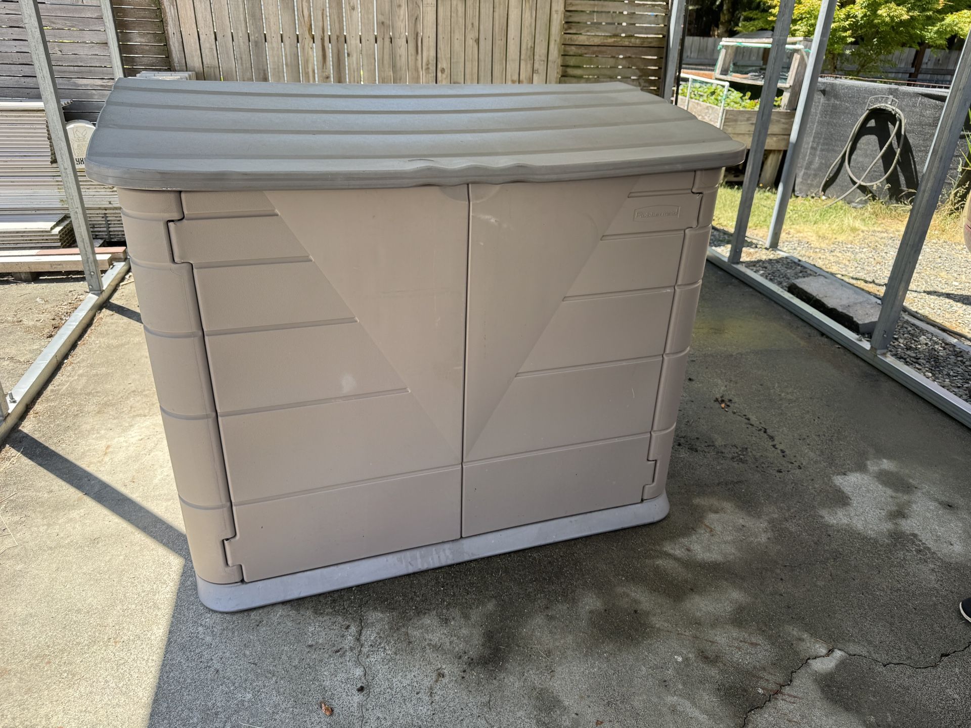 Rubbermaid 