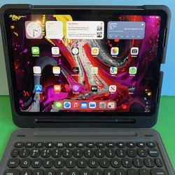 256GB Apple IPad Pro 11” (Face ID/LiquidRetina /2018 model) WiFi + Cellular (LTE) with Bluetooth keyboard & Accessories